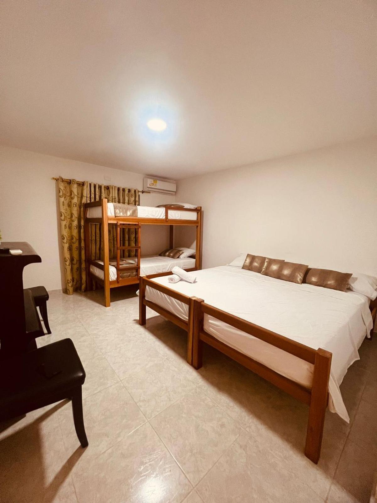 Hostal Casa San Pedro Санта-Марта Экстерьер фото
